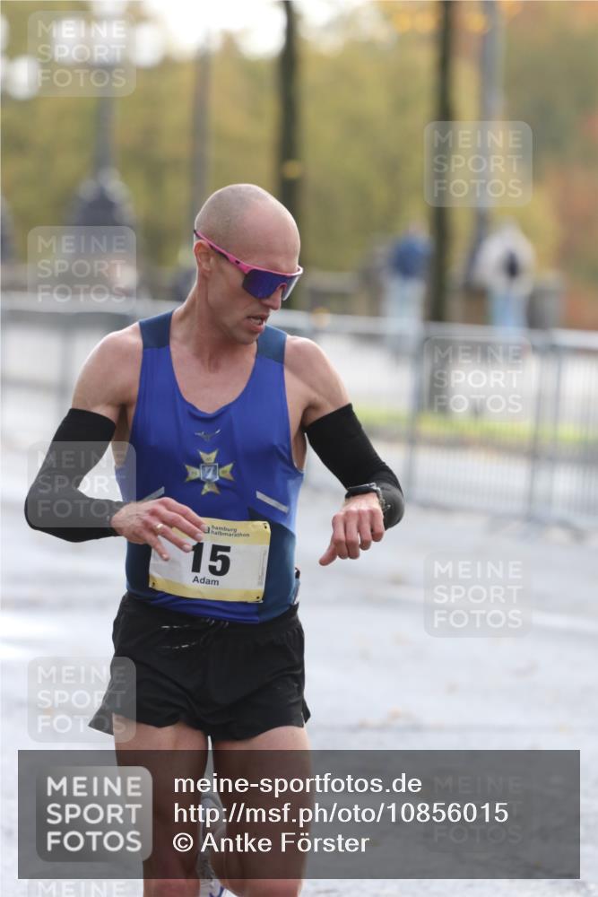 25.10.2026 - hella hamburg halbmarathon Antke Förster http://msf.ph/oto/10856015 25.10.2026 10:08:19 Lombardsbrücke 15 meine-sportfotos.de