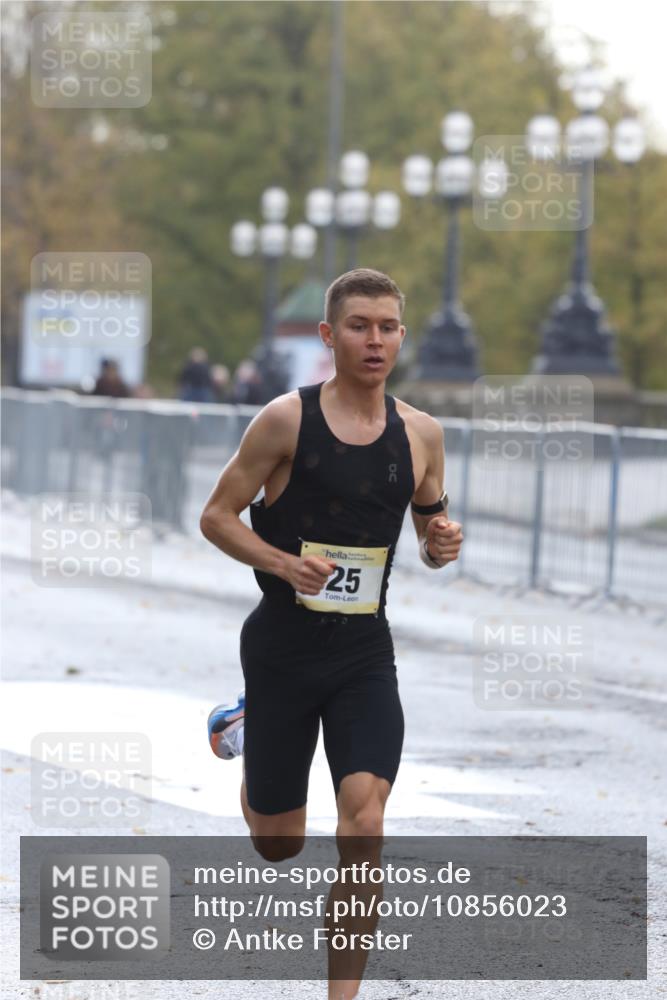25.10.2026 - hella hamburg halbmarathon Antke Förster http://msf.ph/oto/10856023 25.10.2026 10:09:09 Lombardsbrücke 25 meine-sportfotos.de