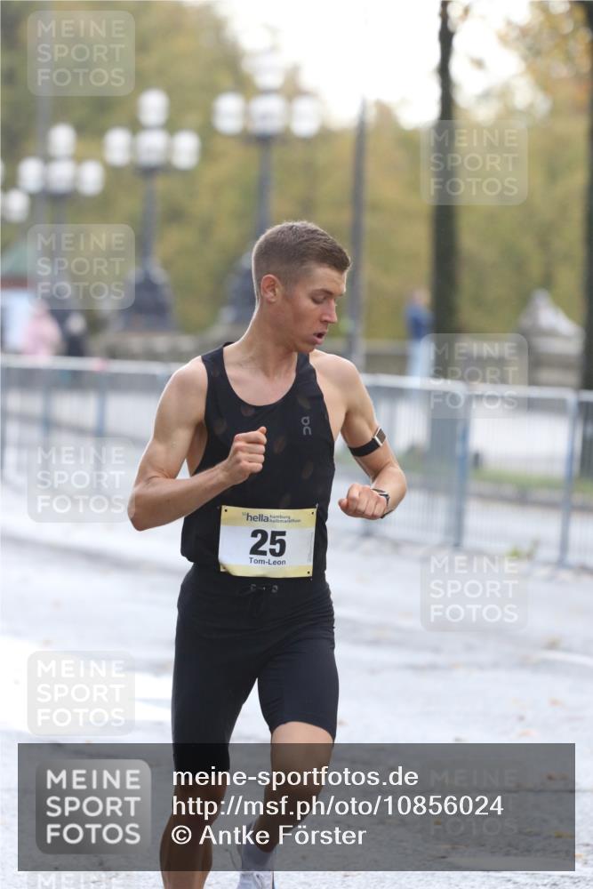 25.10.2026 - hella hamburg halbmarathon Antke Förster http://msf.ph/oto/10856024 25.10.2026 10:09:10 Lombardsbrücke 25 meine-sportfotos.de
