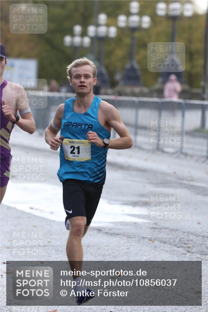 25.10.2026 - hella hamburg halbmarathon Antke Förster http://msf.ph/oto/10856037 25.10.2026 10:09:26 Lombardsbrücke 21, 33715 meine-sportfotos.de