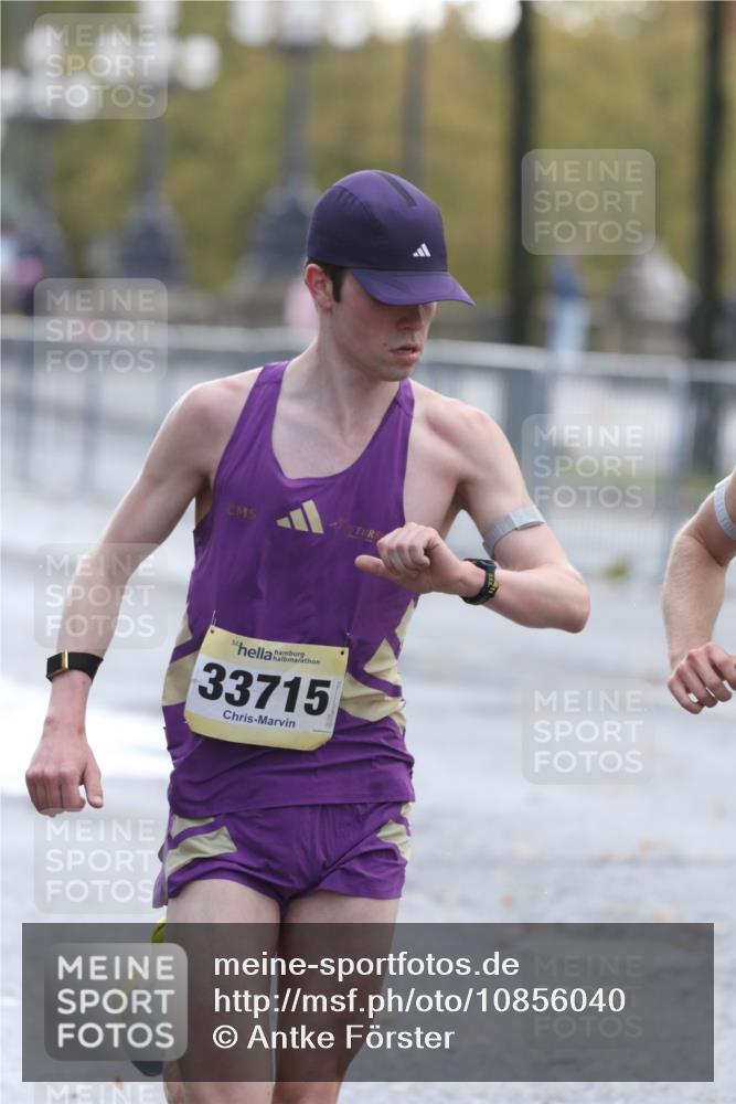 25.10.2026 - hella hamburg halbmarathon Antke Förster http://msf.ph/oto/10856040 25.10.2026 10:09:27 Lombardsbrücke 21, 33715 meine-sportfotos.de