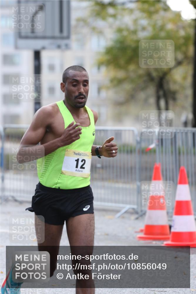 25.10.2026 - hella hamburg halbmarathon Antke Förster http://msf.ph/oto/10856049 25.10.2026 10:09:51 Lombardsbrücke 12 meine-sportfotos.de