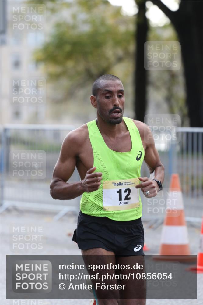 25.10.2026 - hella hamburg halbmarathon Antke Förster http://msf.ph/oto/10856054 25.10.2026 10:09:51 Lombardsbrücke 12 meine-sportfotos.de