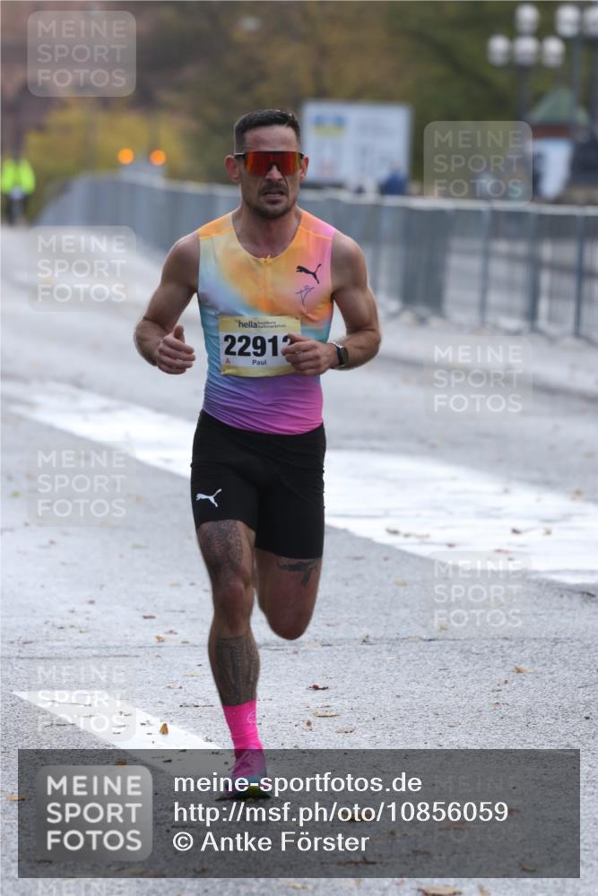25.10.2026 - hella hamburg halbmarathon Antke Förster http://msf.ph/oto/10856059 25.10.2026 10:10:24 Lombardsbrücke 22912 meine-sportfotos.de