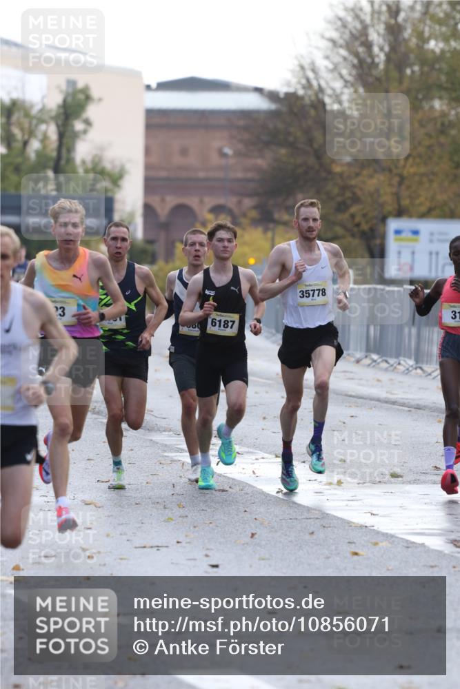 25.10.2026 - hella hamburg halbmarathon Antke Förster http://msf.ph/oto/10856071 25.10.2026 10:10:52 Lombardsbrücke 20, 23, 16804, 34074, 34751, 35778, 46, 31, 6187 meine-sportfotos.de