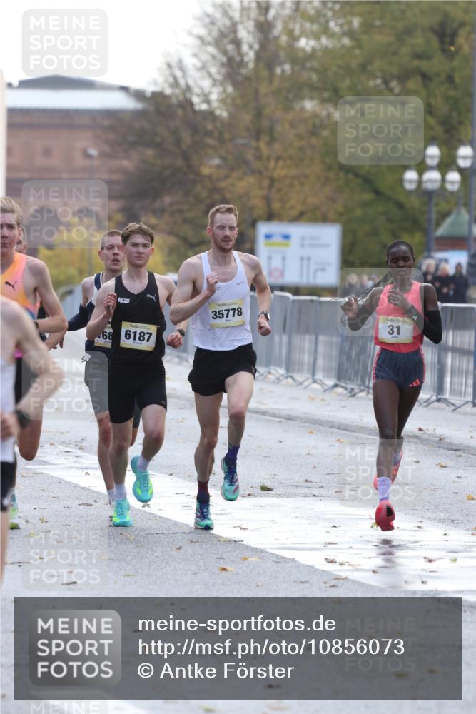 25.10.2026 - hella hamburg halbmarathon Antke Förster http://msf.ph/oto/10856073 25.10.2026 10:10:52 Lombardsbrücke 20, 23, 16804, 6187, 31, 46, 35778, 34751, 34074 meine-sportfotos.de