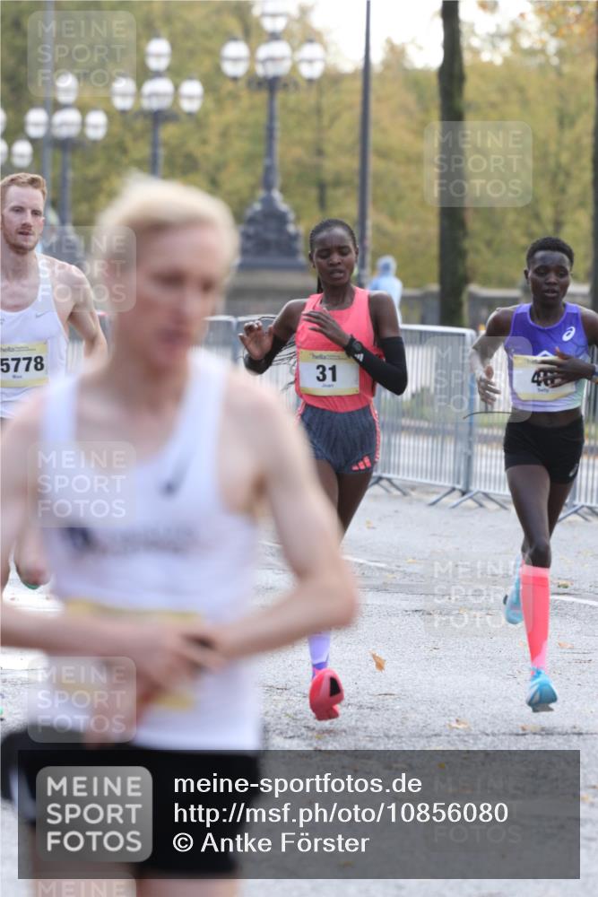 25.10.2026 - hella hamburg halbmarathon Antke Förster http://msf.ph/oto/10856080 25.10.2026 10:10:54 Lombardsbrücke 20, 23, 16804, 34074, 34751, 35778, 46, 31, 6187 meine-sportfotos.de