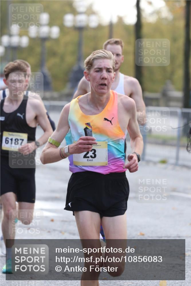 25.10.2026 - hella hamburg halbmarathon Antke Förster http://msf.ph/oto/10856083 25.10.2026 10:10:55 Lombardsbrücke 20, 23, 16804, 6187, 31, 46, 35778, 34751, 34074 meine-sportfotos.de