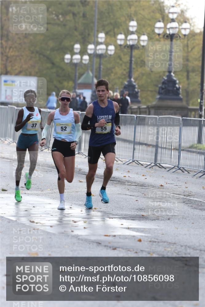 25.10.2026 - hella hamburg halbmarathon Antke Förster http://msf.ph/oto/10856098 25.10.2026 10:11:10 Lombardsbrücke 55, 52, 37 meine-sportfotos.de