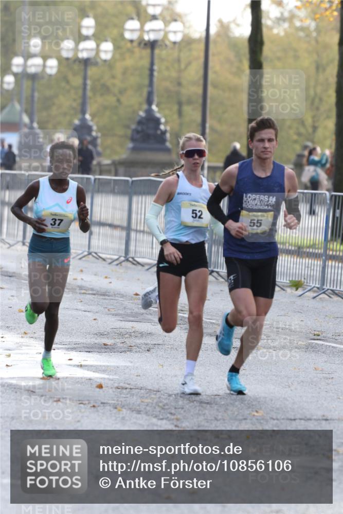 25.10.2026 - hella hamburg halbmarathon Antke Förster http://msf.ph/oto/10856106 25.10.2026 10:11:12 Lombardsbrücke 55, 52, 37 meine-sportfotos.de