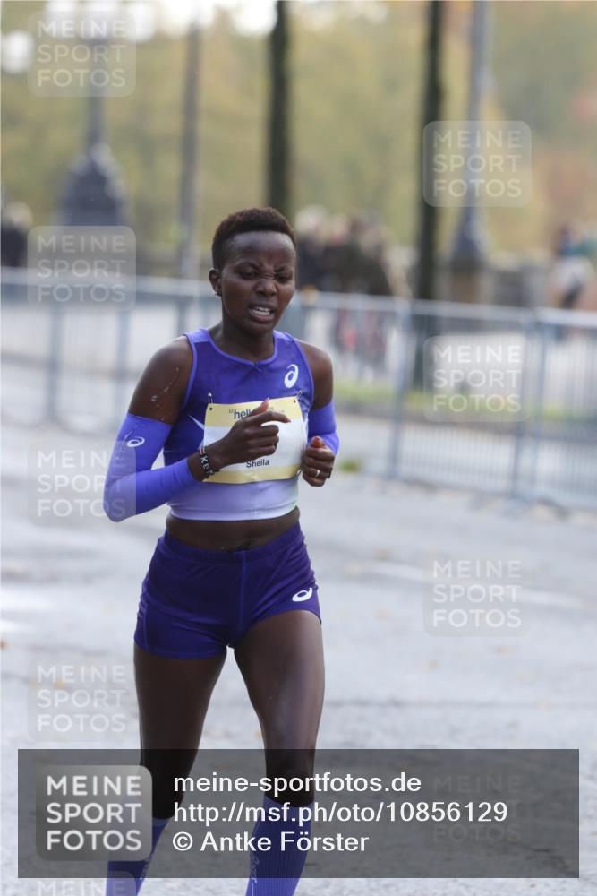 25.10.2026 - hella hamburg halbmarathon Antke Förster http://msf.ph/oto/10856129 25.10.2026 10:11:31 Lombardsbrücke 33 meine-sportfotos.de