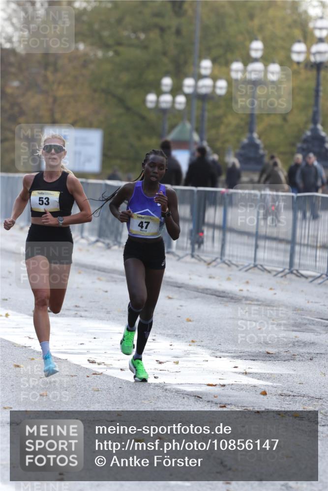 25.10.2026 - hella hamburg halbmarathon Antke Förster http://msf.ph/oto/10856147 25.10.2026 10:11:39 Lombardsbrücke 27, 47, 53, 34671 meine-sportfotos.de