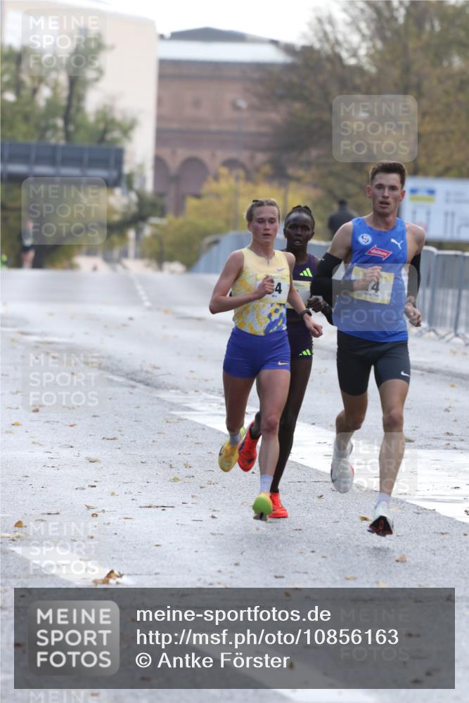 25.10.2026 - hella hamburg halbmarathon Antke Förster http://msf.ph/oto/10856163 25.10.2026 10:11:47 Lombardsbrücke 14, 32, 34 meine-sportfotos.de