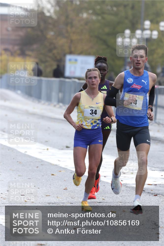25.10.2026 - hella hamburg halbmarathon Antke Förster http://msf.ph/oto/10856169 25.10.2026 10:11:49 Lombardsbrücke 14, 32, 34 meine-sportfotos.de
