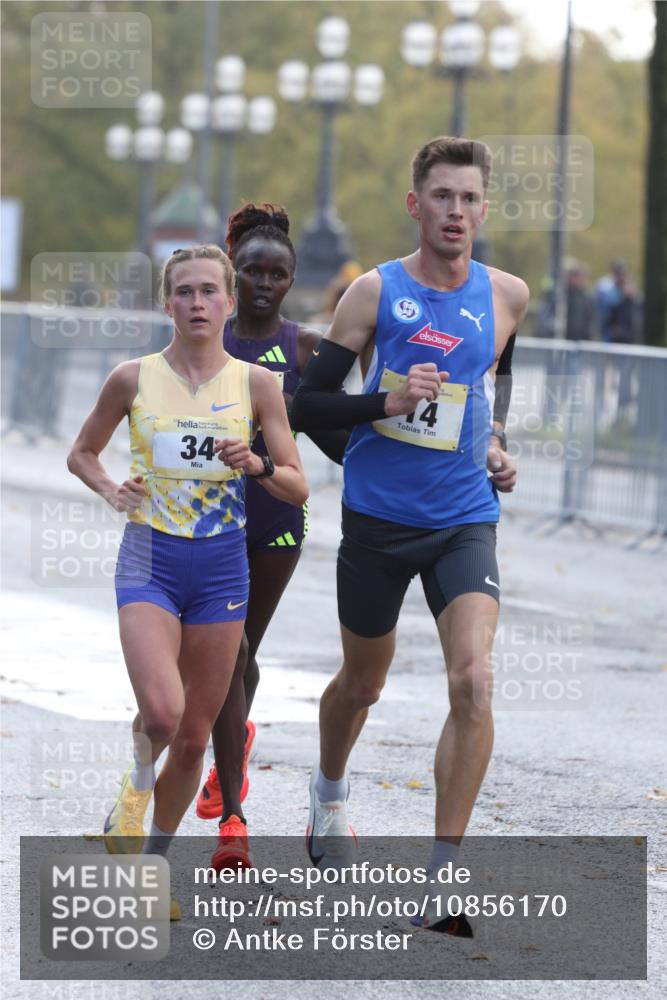 25.10.2026 - hella hamburg halbmarathon Antke Förster http://msf.ph/oto/10856170 25.10.2026 10:11:49 Lombardsbrücke 14, 34, 32 meine-sportfotos.de