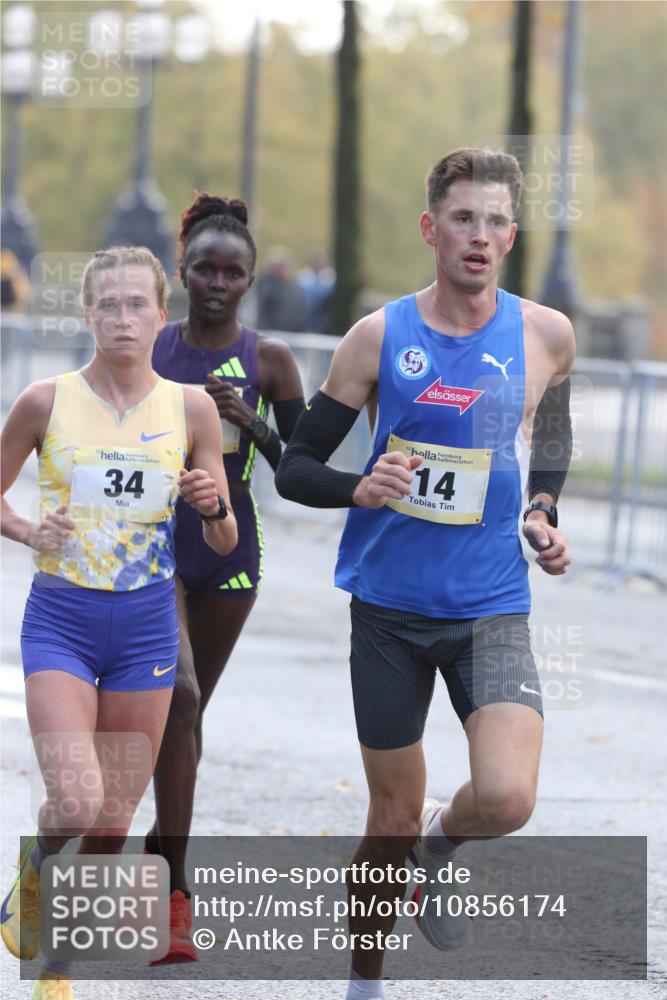 25.10.2026 - hella hamburg halbmarathon Antke Förster http://msf.ph/oto/10856174 25.10.2026 10:11:50 Lombardsbrücke 14, 32, 34 meine-sportfotos.de