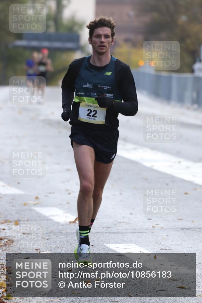 25.10.2026 - hella hamburg halbmarathon Antke Förster http://msf.ph/oto/10856183 25.10.2026 10:12:26 Lombardsbrücke 22 meine-sportfotos.de
