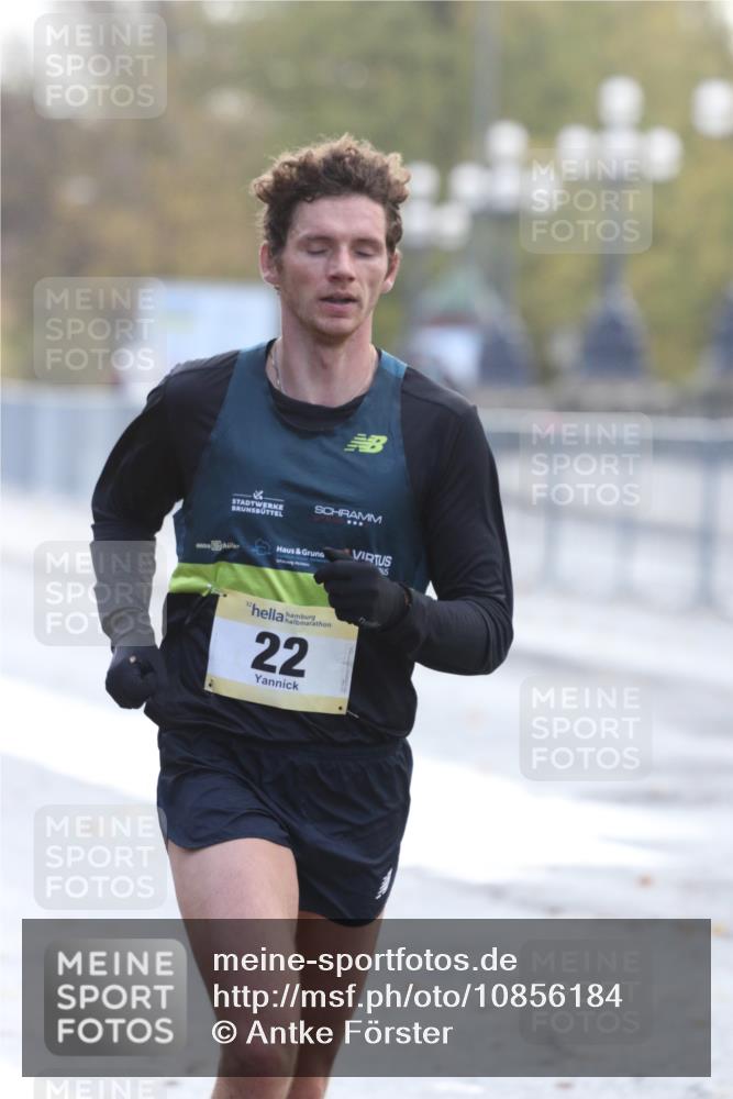 25.10.2026 - hella hamburg halbmarathon Antke Förster http://msf.ph/oto/10856184 25.10.2026 10:12:27 Lombardsbrücke 22 meine-sportfotos.de