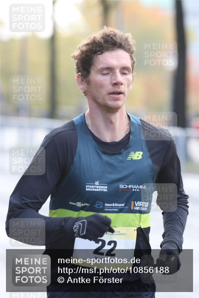 25.10.2026 - hella hamburg halbmarathon Antke Förster http://msf.ph/oto/10856188 25.10.2026 10:12:28 Lombardsbrücke 22 meine-sportfotos.de