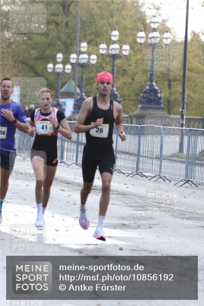 25.10.2026 - hella hamburg halbmarathon Antke Förster http://msf.ph/oto/10856192 25.10.2026 10:12:39 Lombardsbrücke 26, 41, 30088 meine-sportfotos.de