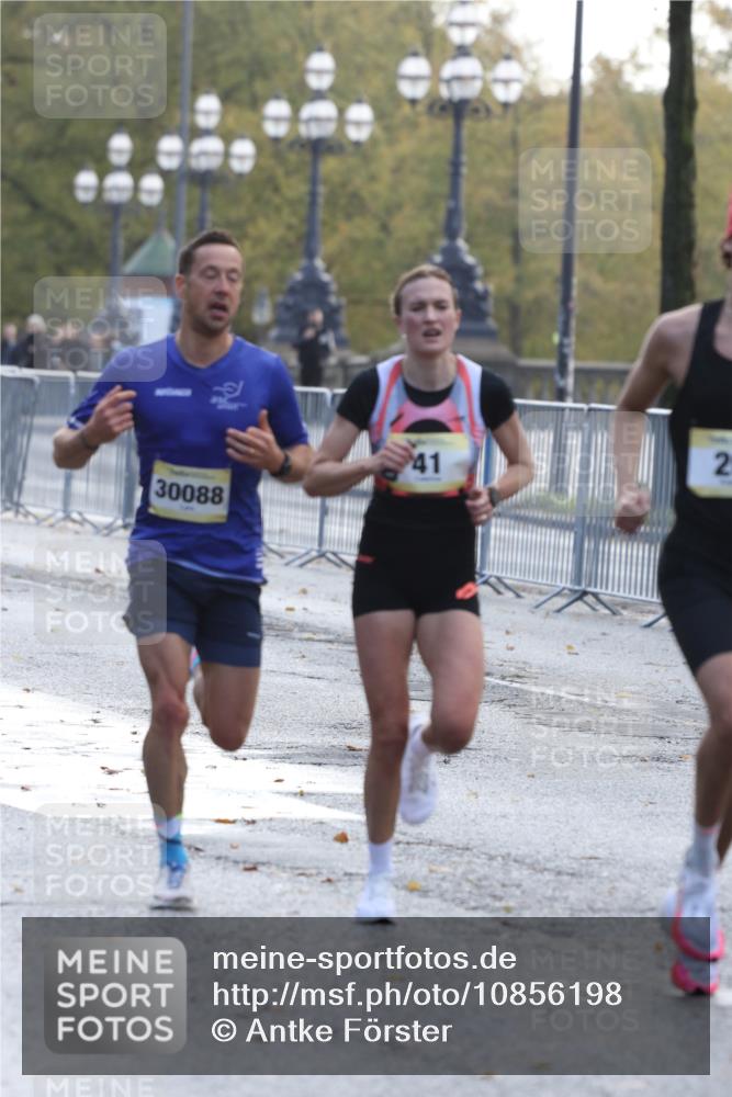 25.10.2026 - hella hamburg halbmarathon Antke Förster http://msf.ph/oto/10856198 25.10.2026 10:12:41 Lombardsbrücke 26, 41, 30088 meine-sportfotos.de
