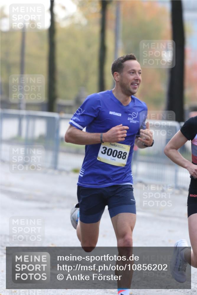 25.10.2026 - hella hamburg halbmarathon Antke Förster http://msf.ph/oto/10856202 25.10.2026 10:12:42 Lombardsbrücke 26, 30088, 41 meine-sportfotos.de