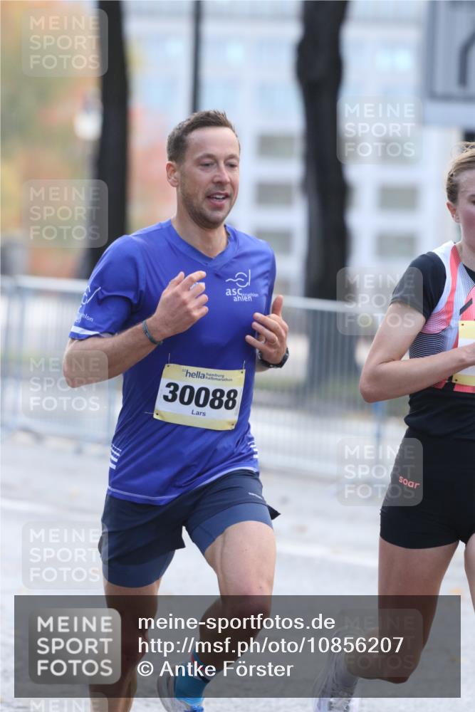 25.10.2026 - hella hamburg halbmarathon Antke Förster http://msf.ph/oto/10856207 25.10.2026 10:12:43 Lombardsbrücke 26, 41, 30088 meine-sportfotos.de