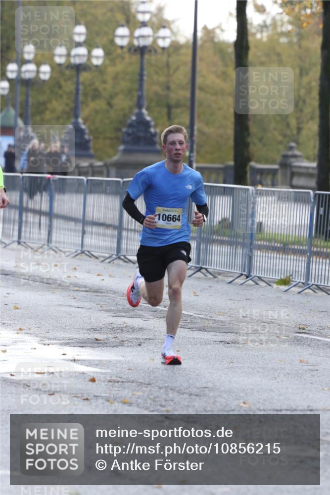 25.10.2026 - hella hamburg halbmarathon Antke Förster http://msf.ph/oto/10856215 25.10.2026 10:13:09 Lombardsbrücke 10664, 20315, 9319 meine-sportfotos.de