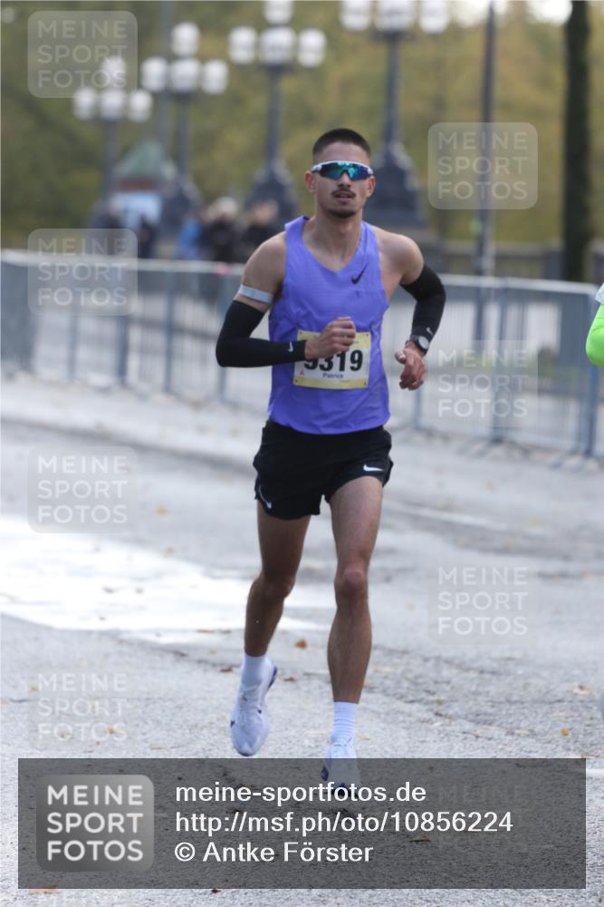 25.10.2026 - hella hamburg halbmarathon Antke Förster http://msf.ph/oto/10856224 25.10.2026 10:13:11 Lombardsbrücke 10664, 20315, 9319 meine-sportfotos.de