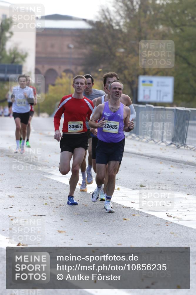25.10.2026 - hella hamburg halbmarathon Antke Förster http://msf.ph/oto/10856235 25.10.2026 10:13:20 Lombardsbrücke 11070, 24545, 32685, 33657, 33968, 35590 meine-sportfotos.de