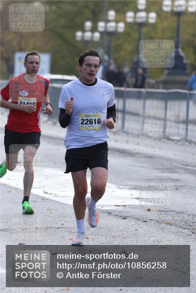 25.10.2026 - hella hamburg halbmarathon Antke Förster http://msf.ph/oto/10856258 25.10.2026 10:13:27 Lombardsbrücke 22616, 21410 meine-sportfotos.de