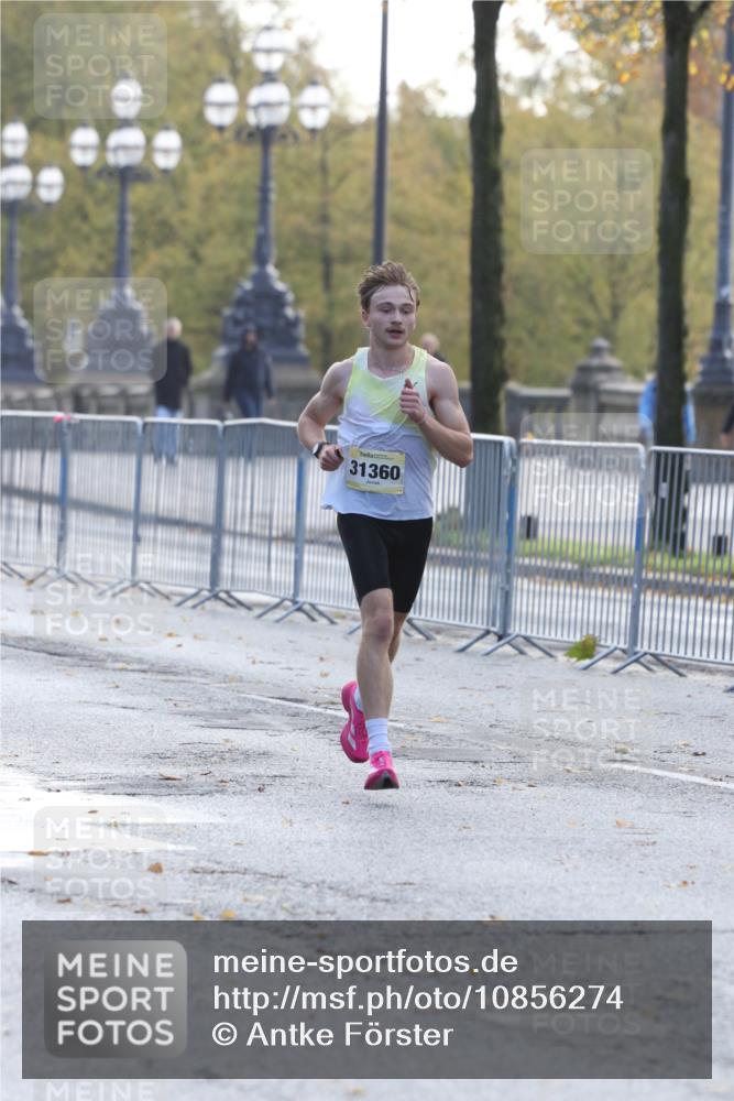 25.10.2026 - hella hamburg halbmarathon Antke Förster http://msf.ph/oto/10856274 25.10.2026 10:13:45 Lombardsbrücke 31360 meine-sportfotos.de