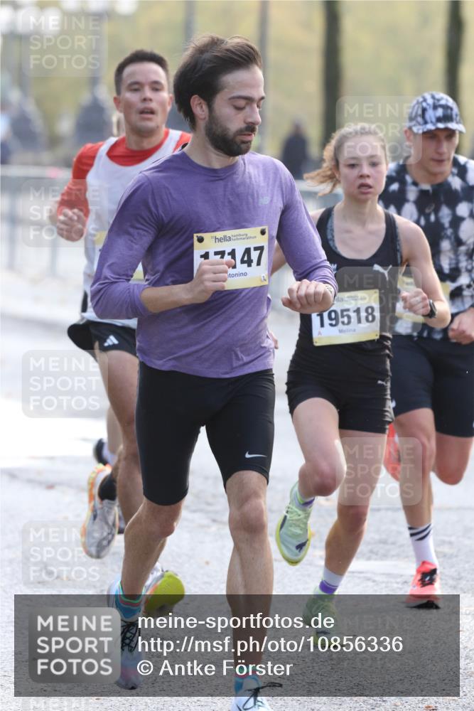 25.10.2026 - hella hamburg halbmarathon Antke Förster http://msf.ph/oto/10856336 25.10.2026 10:14:09 Lombardsbrücke 31572, 13655, 19518, 17147, 44, 34844 meine-sportfotos.de