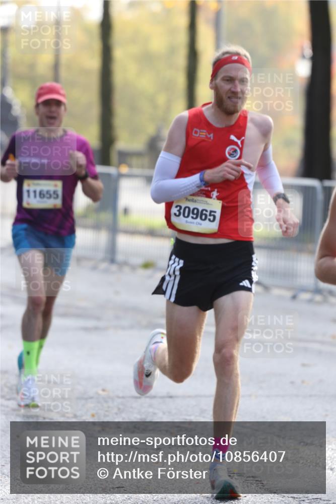 25.10.2026 - hella hamburg halbmarathon Antke Förster http://msf.ph/oto/10856407 25.10.2026 10:14:35 Lombardsbrücke 34396, 33716, 35561, 40, 30965, 11655, 16361, 35048 meine-sportfotos.de