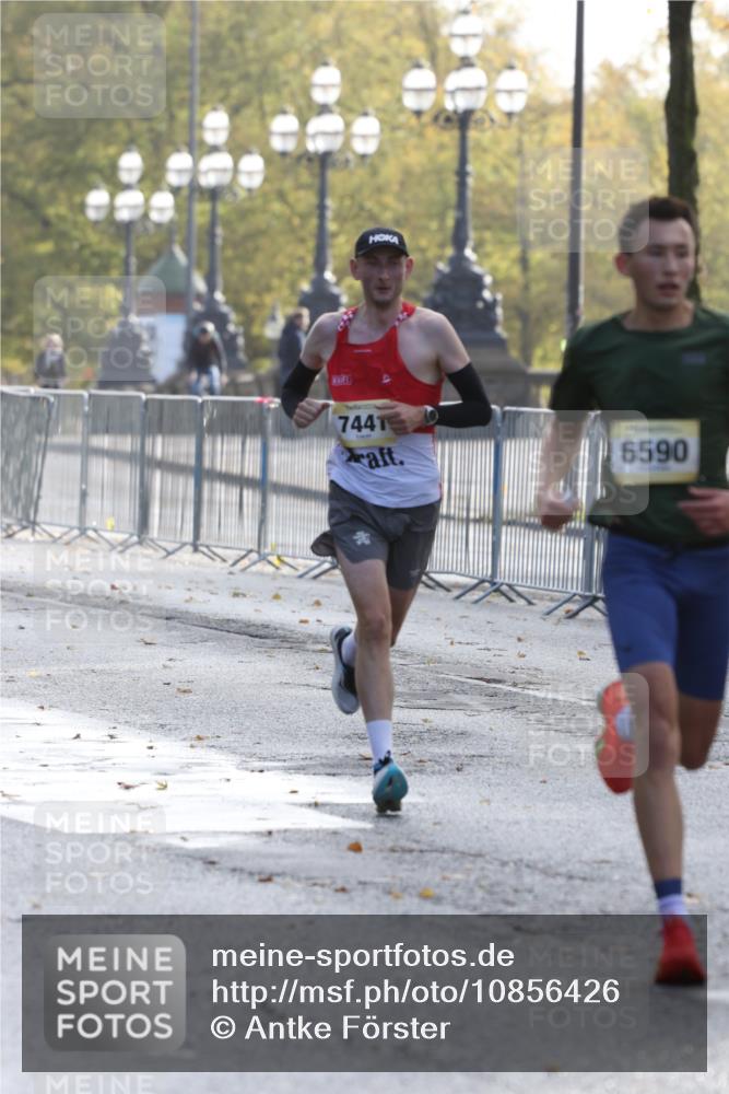 25.10.2026 - hella hamburg halbmarathon Antke Förster http://msf.ph/oto/10856426 25.10.2026 10:14:46 Lombardsbrücke 10658, 6590, 7441 meine-sportfotos.de