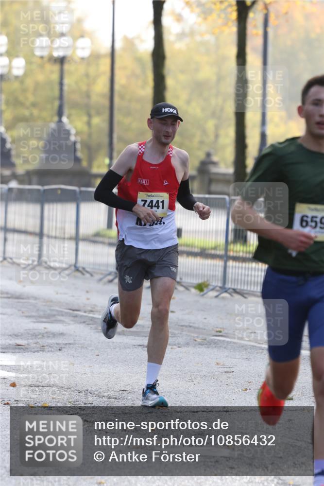 25.10.2026 - hella hamburg halbmarathon Antke Förster http://msf.ph/oto/10856432 25.10.2026 10:14:47 Lombardsbrücke 10658, 6590, 7441 meine-sportfotos.de