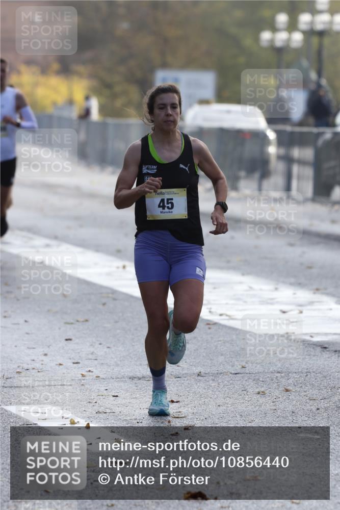 25.10.2026 - hella hamburg halbmarathon Antke Förster http://msf.ph/oto/10856440 25.10.2026 10:14:58 Lombardsbrücke 45, 30002, 31330, 35254, 9804 meine-sportfotos.de