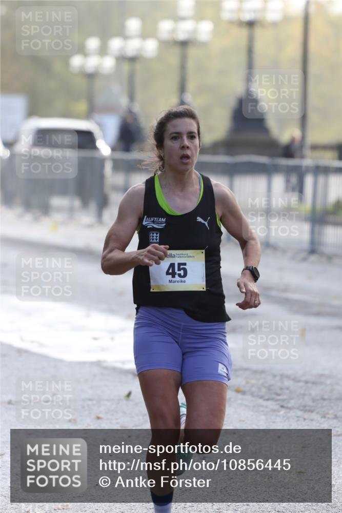 25.10.2026 - hella hamburg halbmarathon Antke Förster http://msf.ph/oto/10856445 25.10.2026 10:14:59 Lombardsbrücke 45, 30002, 31330, 35254, 9804 meine-sportfotos.de