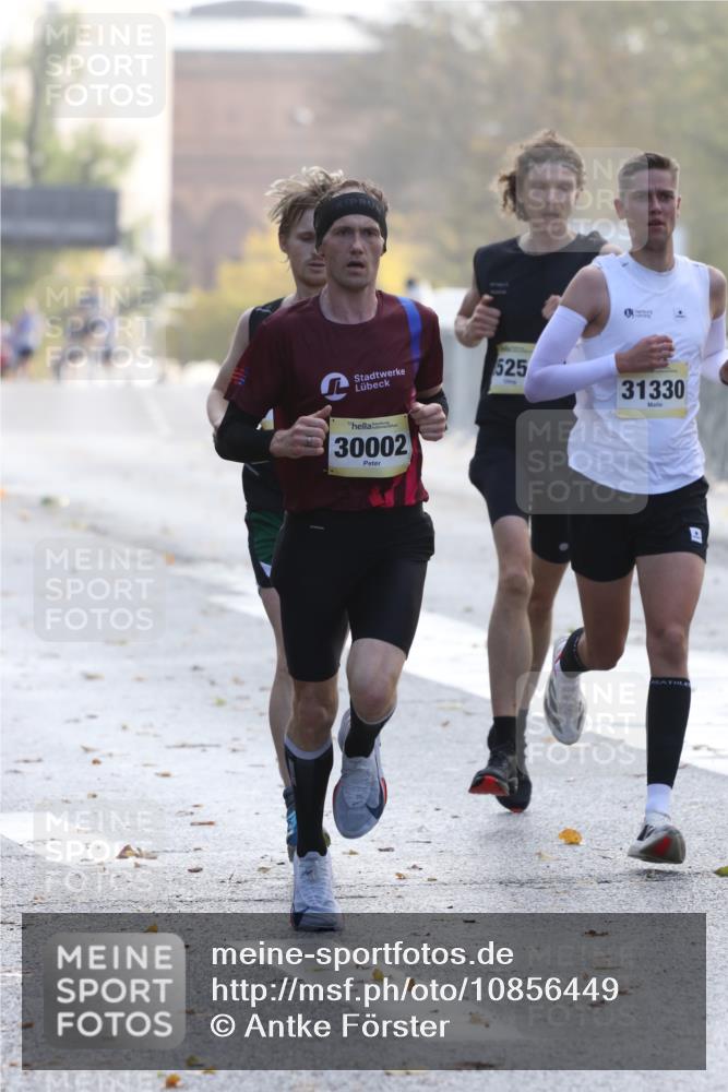 25.10.2026 - hella hamburg halbmarathon Antke Förster http://msf.ph/oto/10856449 25.10.2026 10:15:01 Lombardsbrücke 30002, 31330, 35254, 9804 meine-sportfotos.de