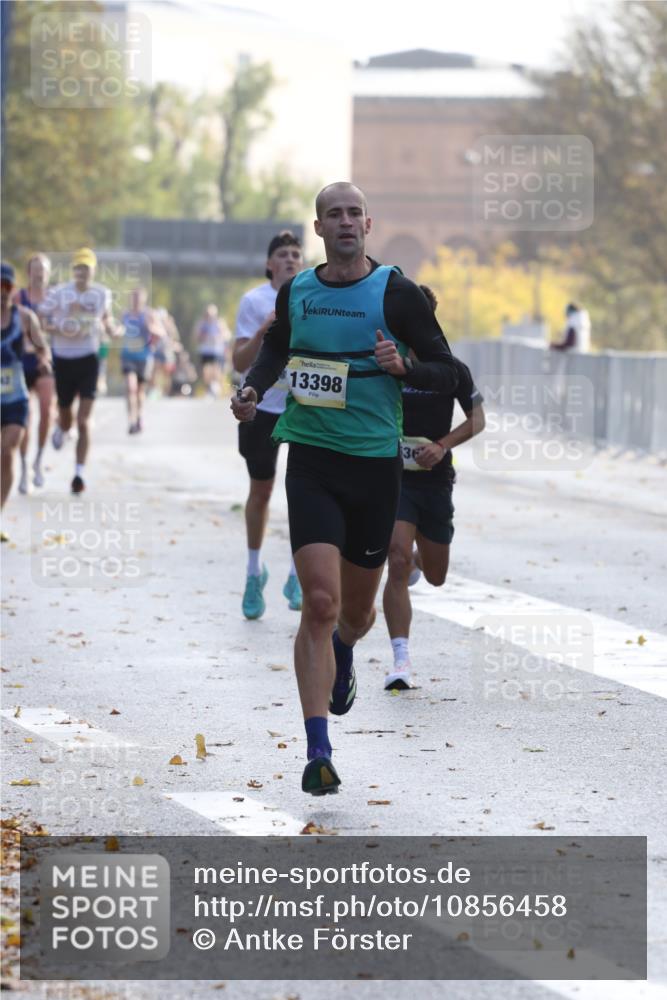 25.10.2026 - hella hamburg halbmarathon Antke Förster http://msf.ph/oto/10856458 25.10.2026 10:15:06 Lombardsbrücke 13398, 36367, 22899 meine-sportfotos.de