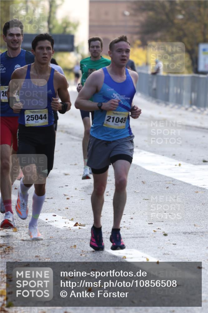 25.10.2026 - hella hamburg halbmarathon Antke Förster http://msf.ph/oto/10856508 25.10.2026 10:15:23 Lombardsbrücke 21049, 20014, 25044, 10760, 10985, 3745 meine-sportfotos.de