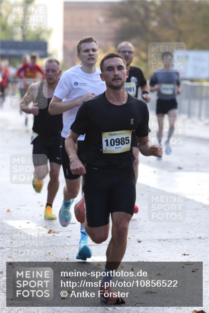 25.10.2026 - hella hamburg halbmarathon Antke Förster http://msf.ph/oto/10856522 25.10.2026 10:15:27 Lombardsbrücke 10985, 10760, 3745, 21386, 32091, 18941, 32679 meine-sportfotos.de