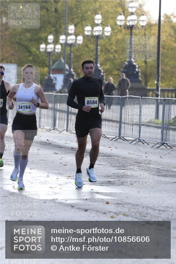 25.10.2026 - hella hamburg halbmarathon Antke Förster http://msf.ph/oto/10856606 25.10.2026 10:15:53 Lombardsbrücke 35621, 34164, 8584, 36463 meine-sportfotos.de