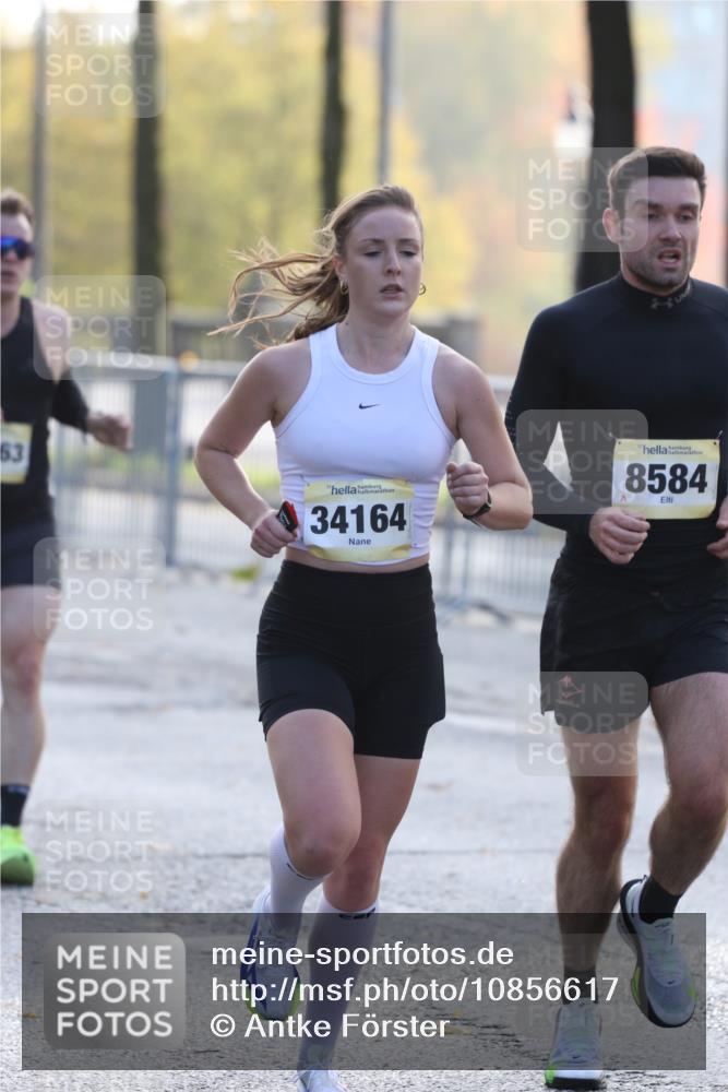 25.10.2026 - hella hamburg halbmarathon Antke Förster http://msf.ph/oto/10856617 25.10.2026 10:15:56 Lombardsbrücke 34164, 8584, 36463, 31336 meine-sportfotos.de