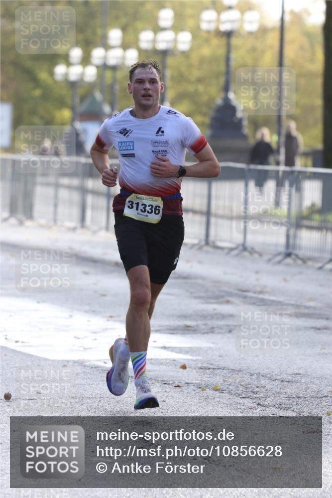 25.10.2026 - hella hamburg halbmarathon Antke Förster http://msf.ph/oto/10856628 25.10.2026 10:15:59 Lombardsbrücke 36463, 31336 meine-sportfotos.de
