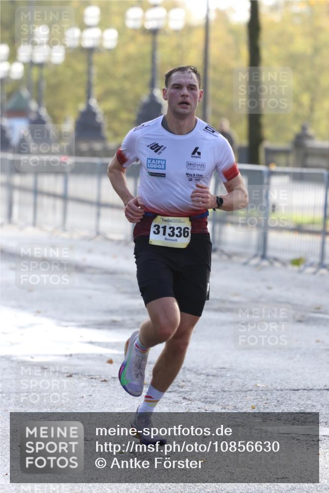 25.10.2026 - hella hamburg halbmarathon Antke Förster http://msf.ph/oto/10856630 25.10.2026 10:16:00 Lombardsbrücke 31336 meine-sportfotos.de