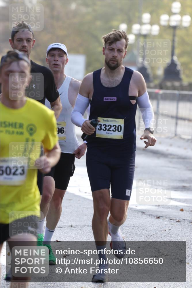 25.10.2026 - hella hamburg halbmarathon Antke Förster http://msf.ph/oto/10856650 25.10.2026 10:16:11 Lombardsbrücke 35023, 9582, 24696, 31468, 33230, 10912, 11167 meine-sportfotos.de