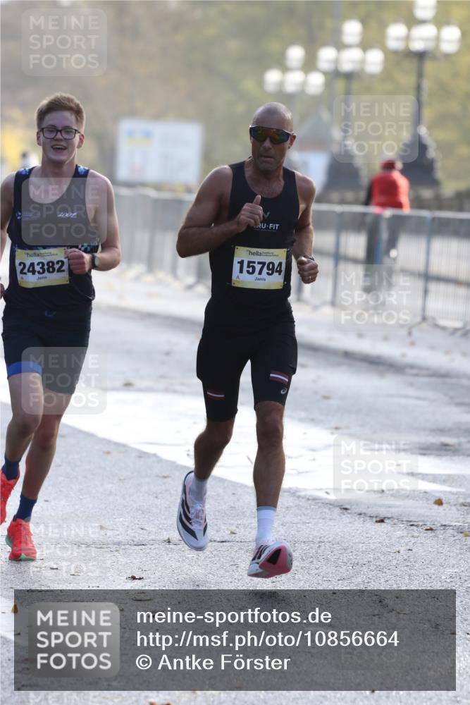 25.10.2026 - hella hamburg halbmarathon Antke Förster http://msf.ph/oto/10856664 25.10.2026 10:16:17 Lombardsbrücke 11167, 15794, 21590, 24382, 23060, 34812, 16400, 33304, 33293 meine-sportfotos.de