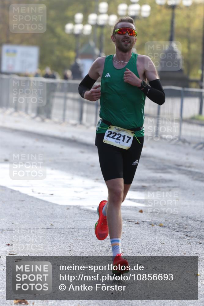 25.10.2026 - hella hamburg halbmarathon Antke Förster http://msf.ph/oto/10856693 25.10.2026 10:16:24 Lombardsbrücke 33293, 30492, 31125, 22217 meine-sportfotos.de