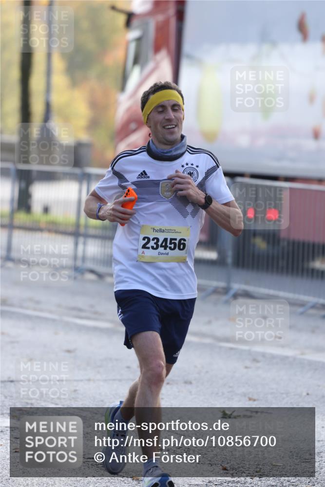 25.10.2026 - hella hamburg halbmarathon Antke Förster http://msf.ph/oto/10856700 25.10.2026 10:16:31 Lombardsbrücke 23456, 36317 meine-sportfotos.de